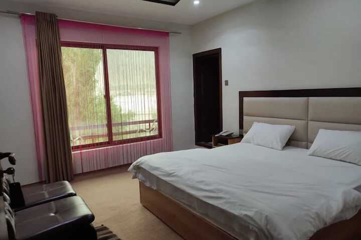 Room 15 of 19