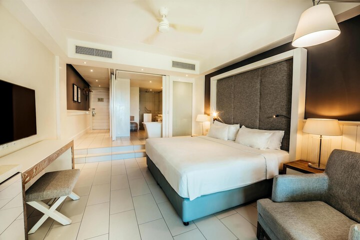 Room 32 of 137