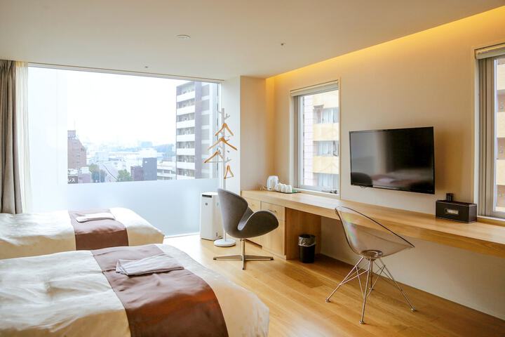 Room 5 of 42