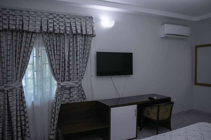 Room 41 of 230