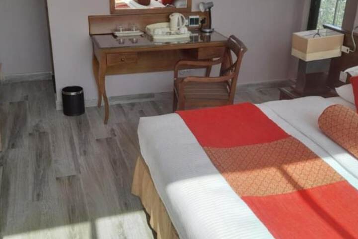 Room 9 of 15