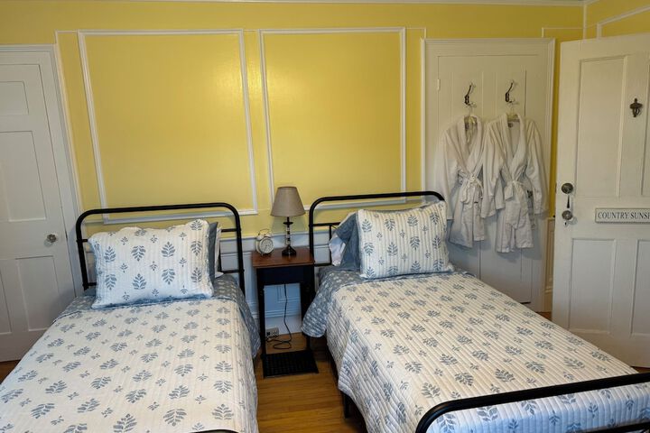 Room 28 of 64