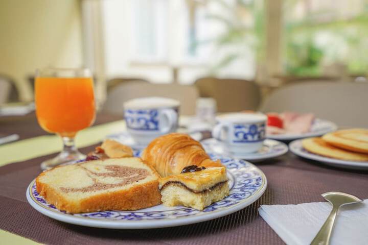 Breakfast/Coffee Service 41 of 54