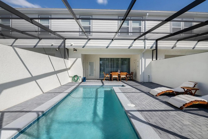 Pool 13 of 25
