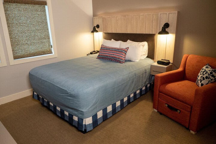 Room 14 of 65