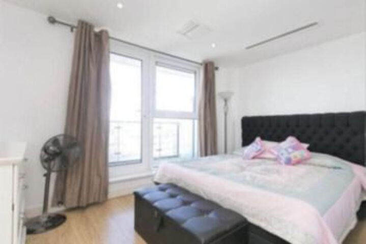 Room 5 of 9