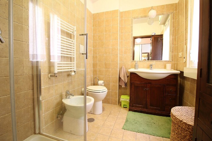 Room 6 of 26