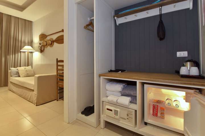 Room 28 of 72