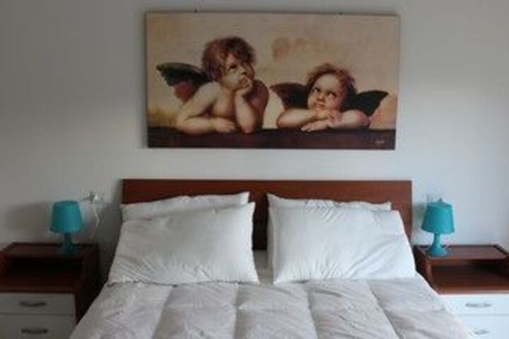 Room 15 of 33