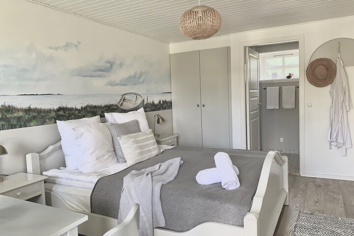 Room 4 of 33