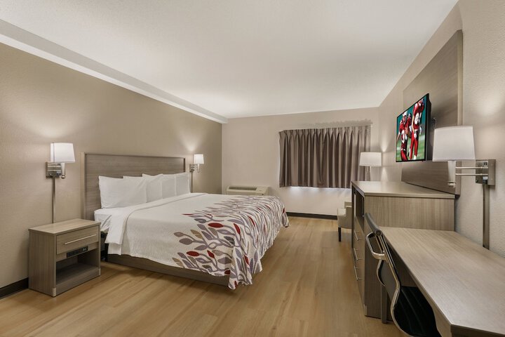 Standard King Bed Accessible (21 of 24)