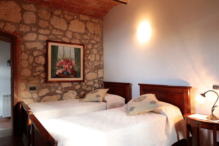 Room 3 of 65