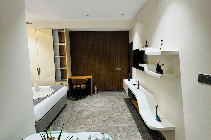 Room 38 of 59
