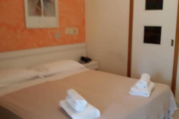 Room 7 of 34