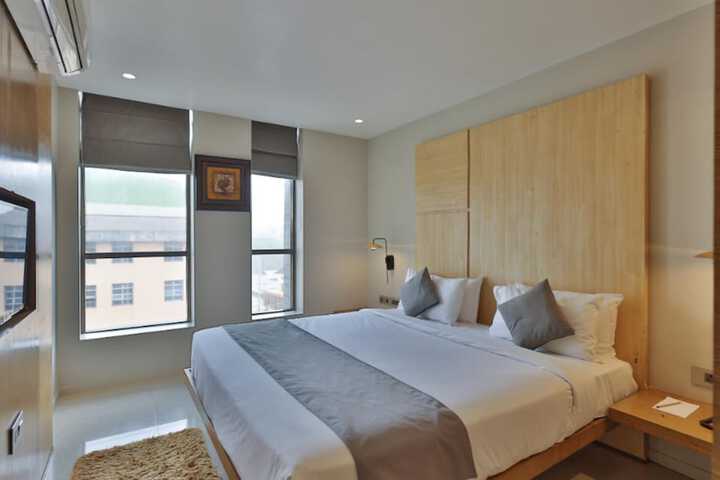 Room 6 of 7
