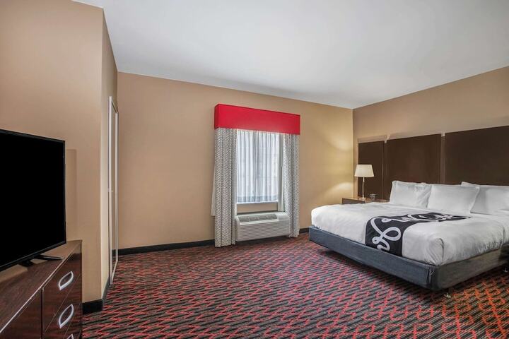 1 King Bed (13 of 13)