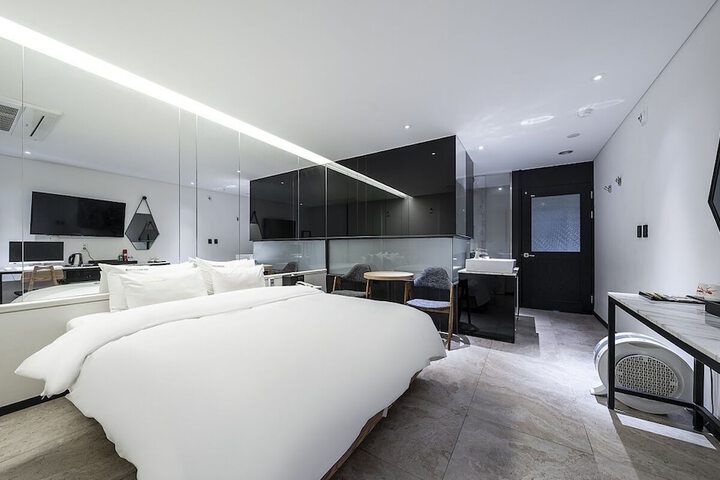 Room 32 of 52