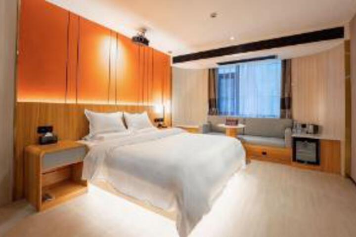 Room 9 of 10