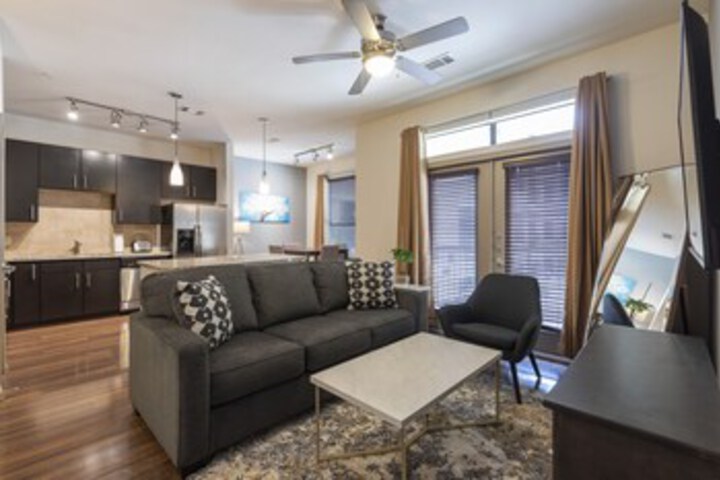 Luxurious King BED Living Midtown Fully Equipped Condo in Houston, TX