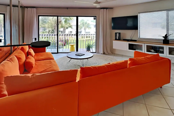 Room 4 of 18