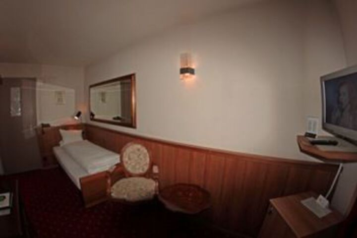 Room 41 of 106