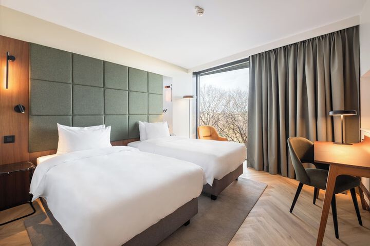 Room 8 of 62