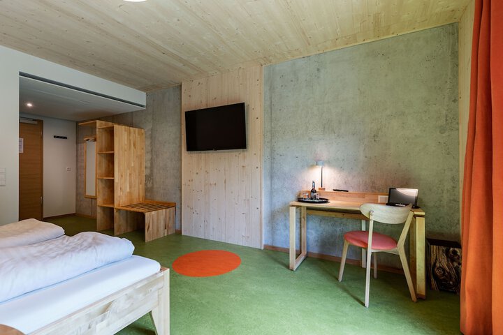 Room 9 of 48