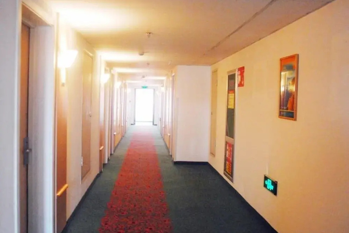 Room 11 of 22