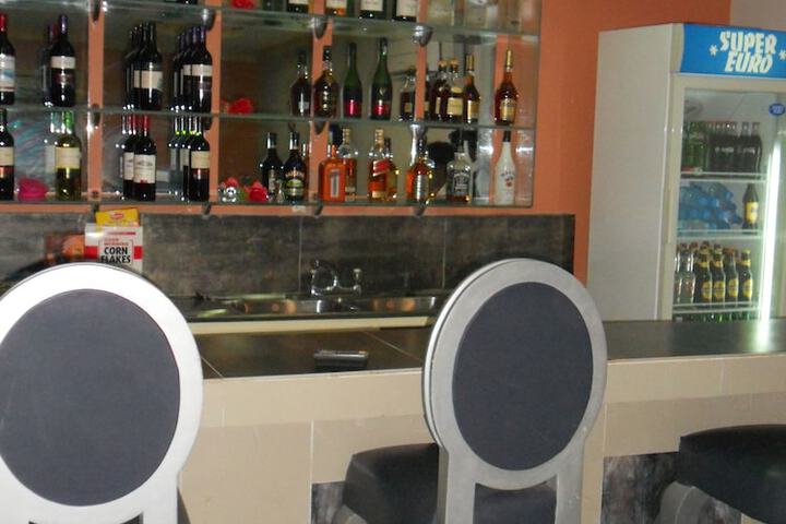 Lounge 15 of 18