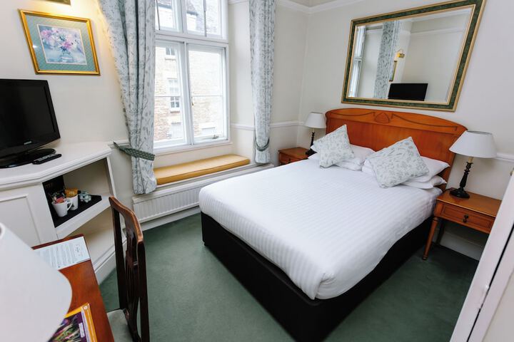 Room 9 of 35