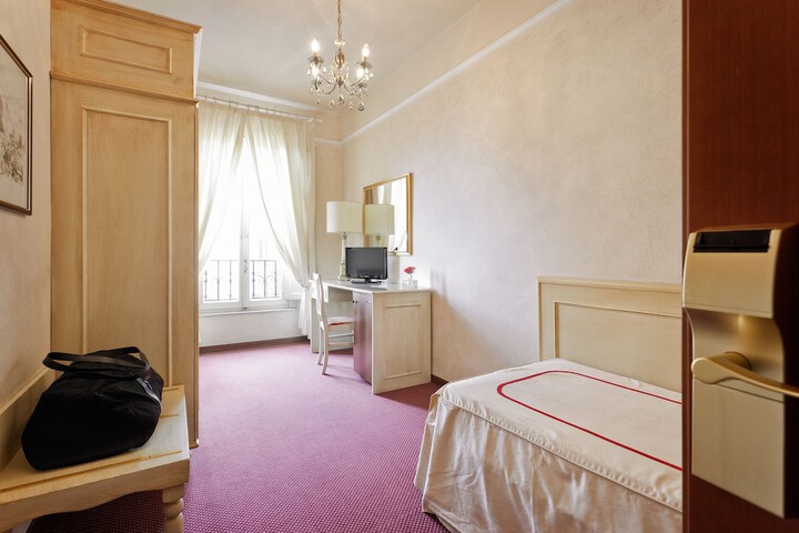 Room 16 of 86