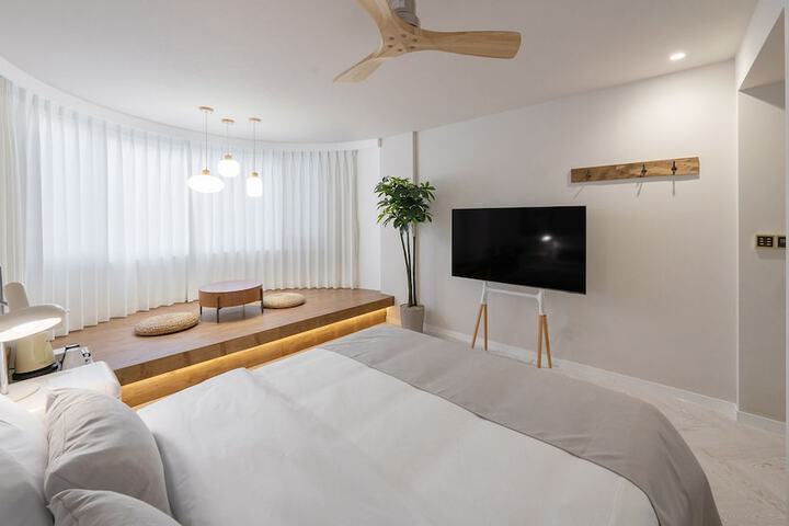 Room 11 of 41
