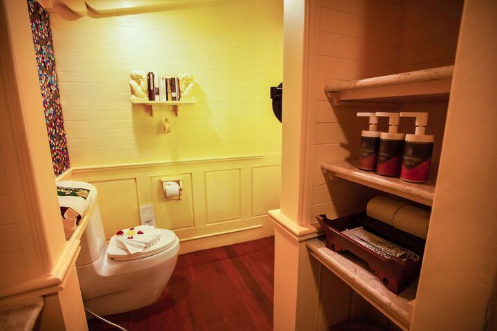 Room 121 of 221