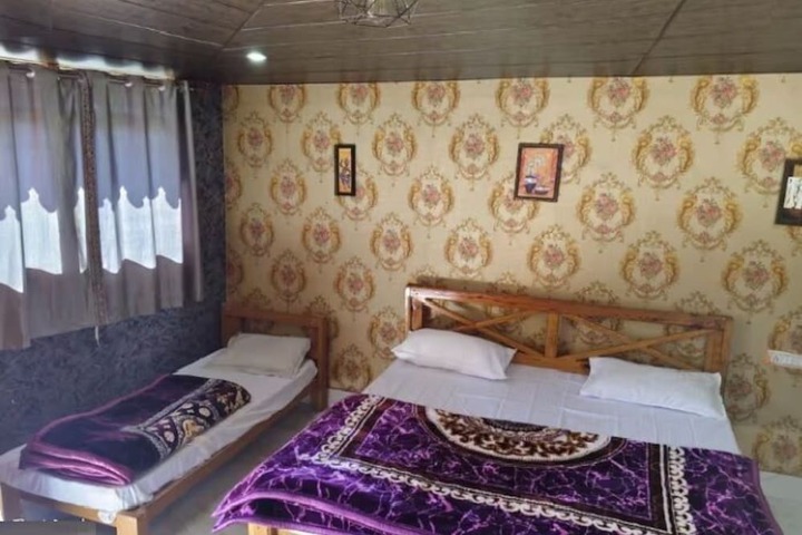 Room 13 of 25