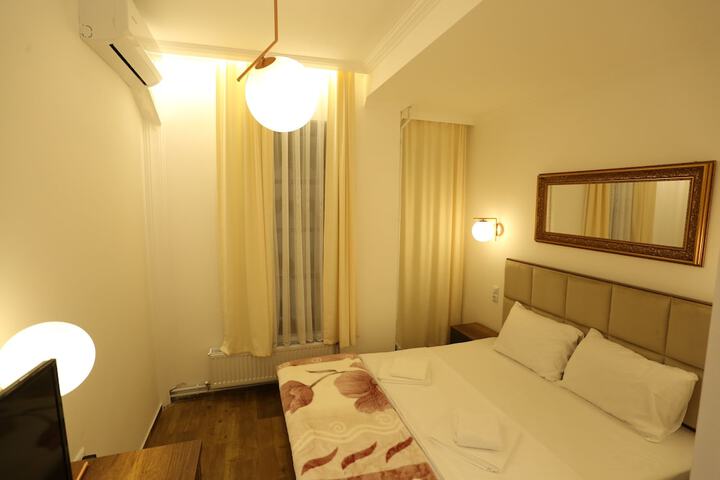Room 7 of 24