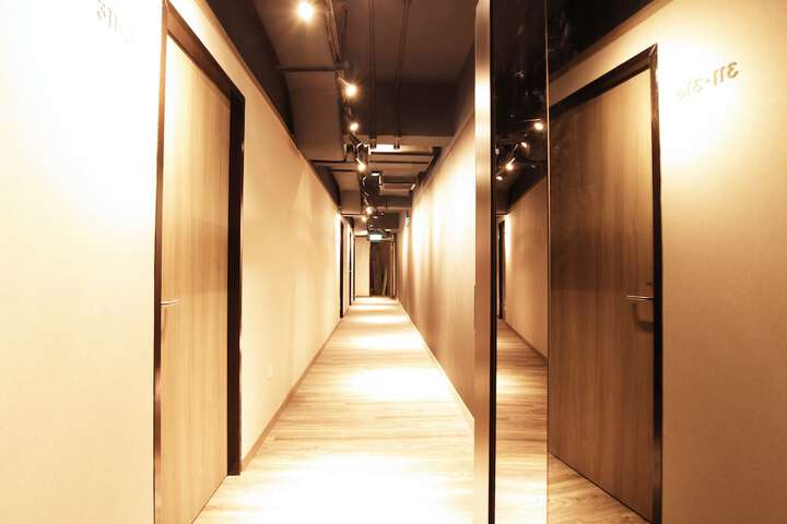 Ballroom/Hall 162 of 180