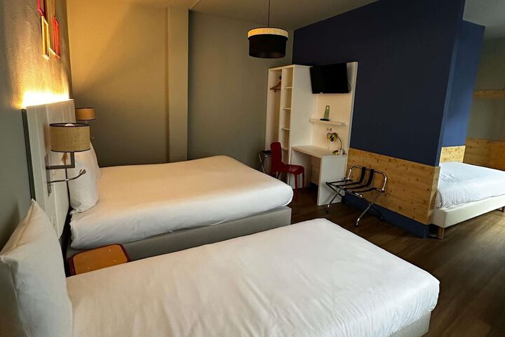 Room 34 of 65