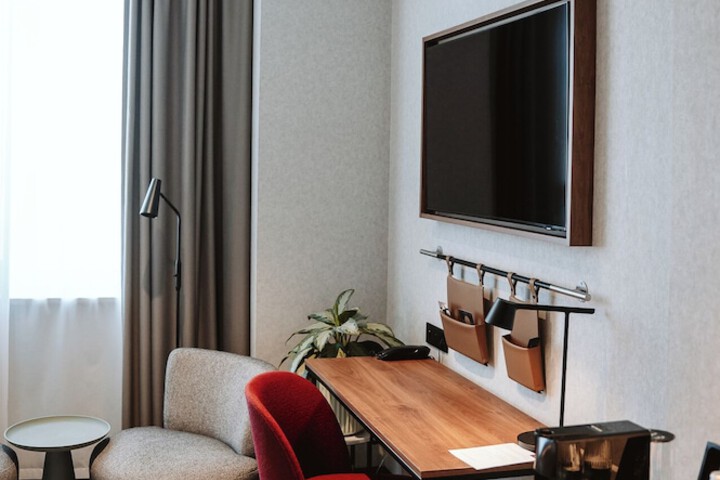 Room 34 of 134
