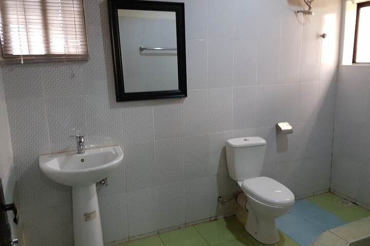 Room 10 of 16