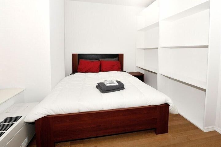 Room 52 of 324