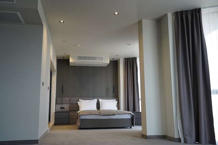 Room 13 of 22