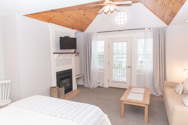 Room 2 of 113