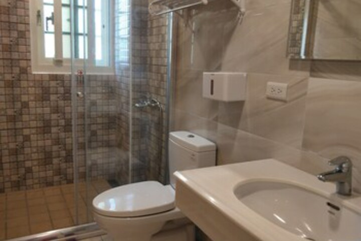 Room 2 of 40