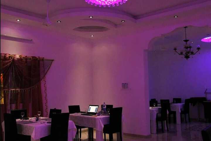 Dining 4 of 10