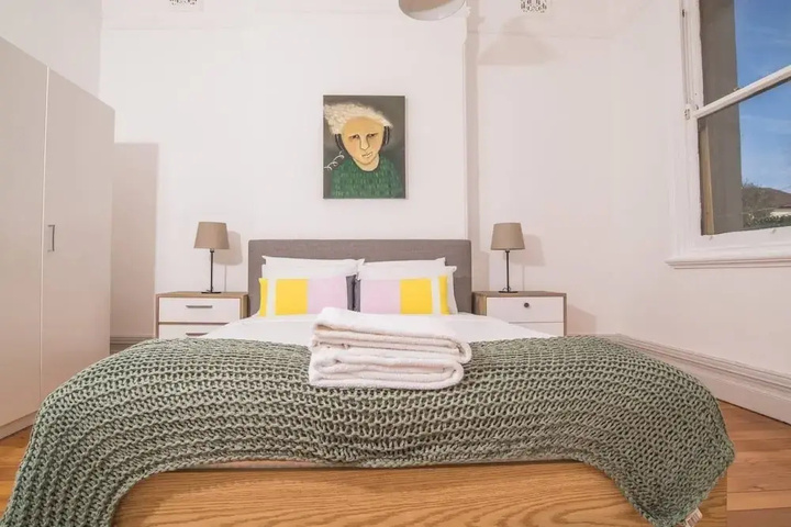 Room 6 of 19