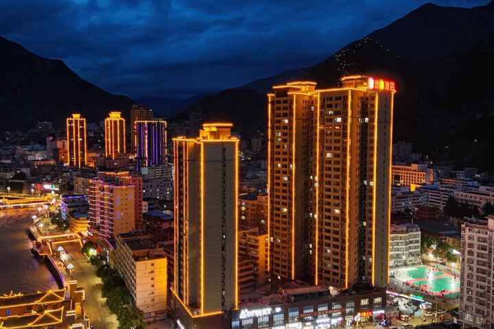 Wenxian Super 8 Hotel (Binjiang Xuefu Branch)