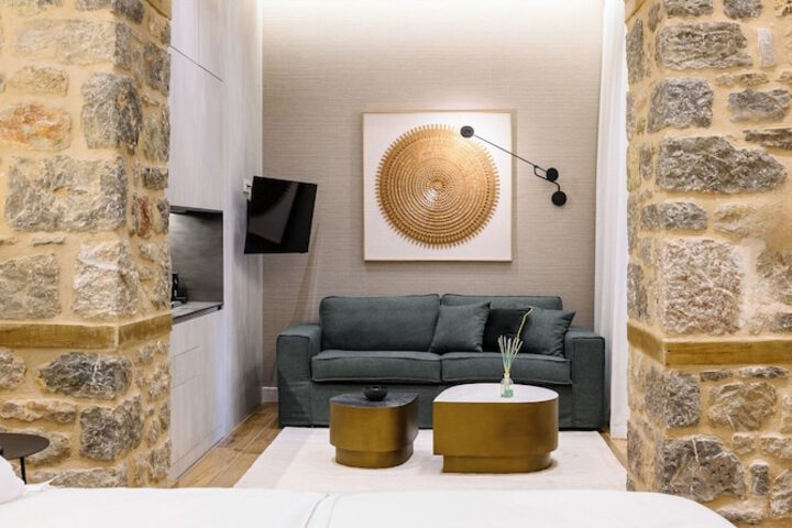 Room 32 of 64