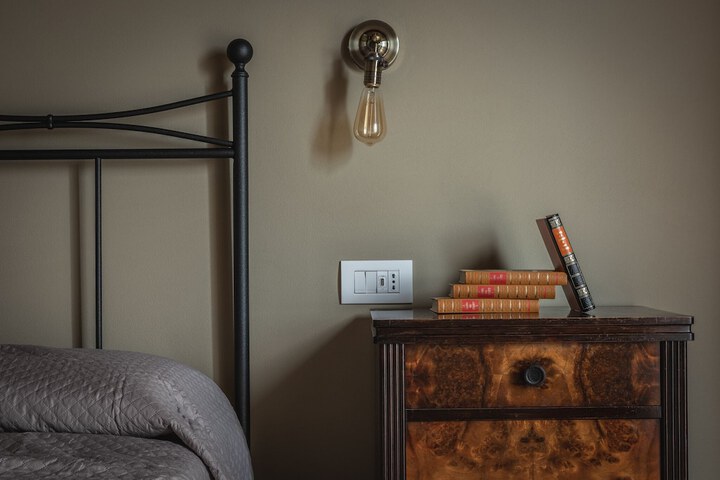Room 6 of 63