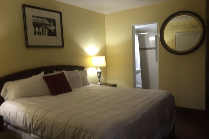 Room 12 of 24