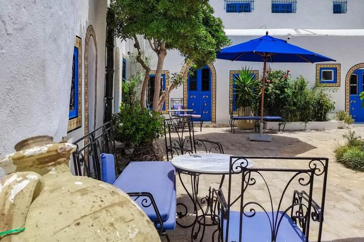 Photo 1